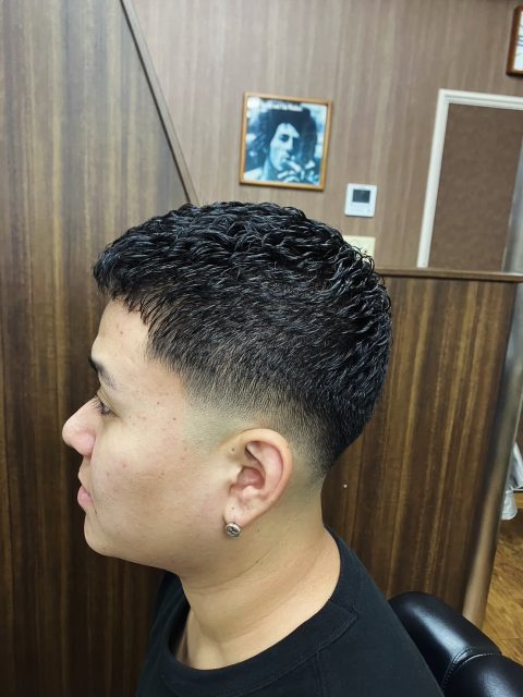 ボーズから伸ばして
濡れパンもカッコイイ✨  刈り上げの高さは
高くも低くも有り✨️  #濡れパン
 #フェードカット
 #menssalonjanga