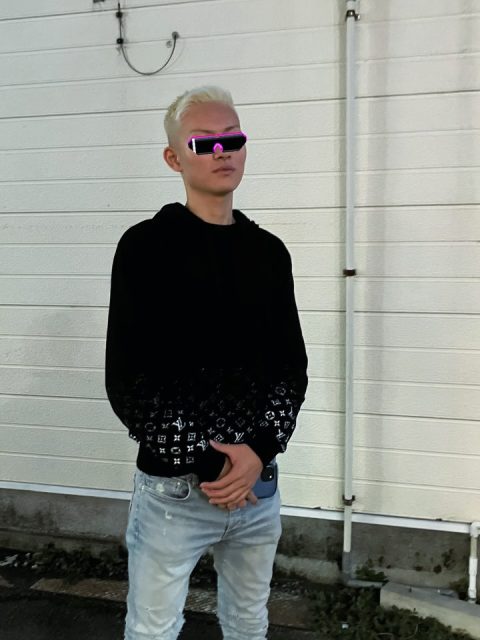 ホワイトブリーチ✖️スキンフェード  カッコよ✨️  #スキンフェード
 #ホワイトブリーチ
 #ルイヴィトン
 #カリスマ  笑